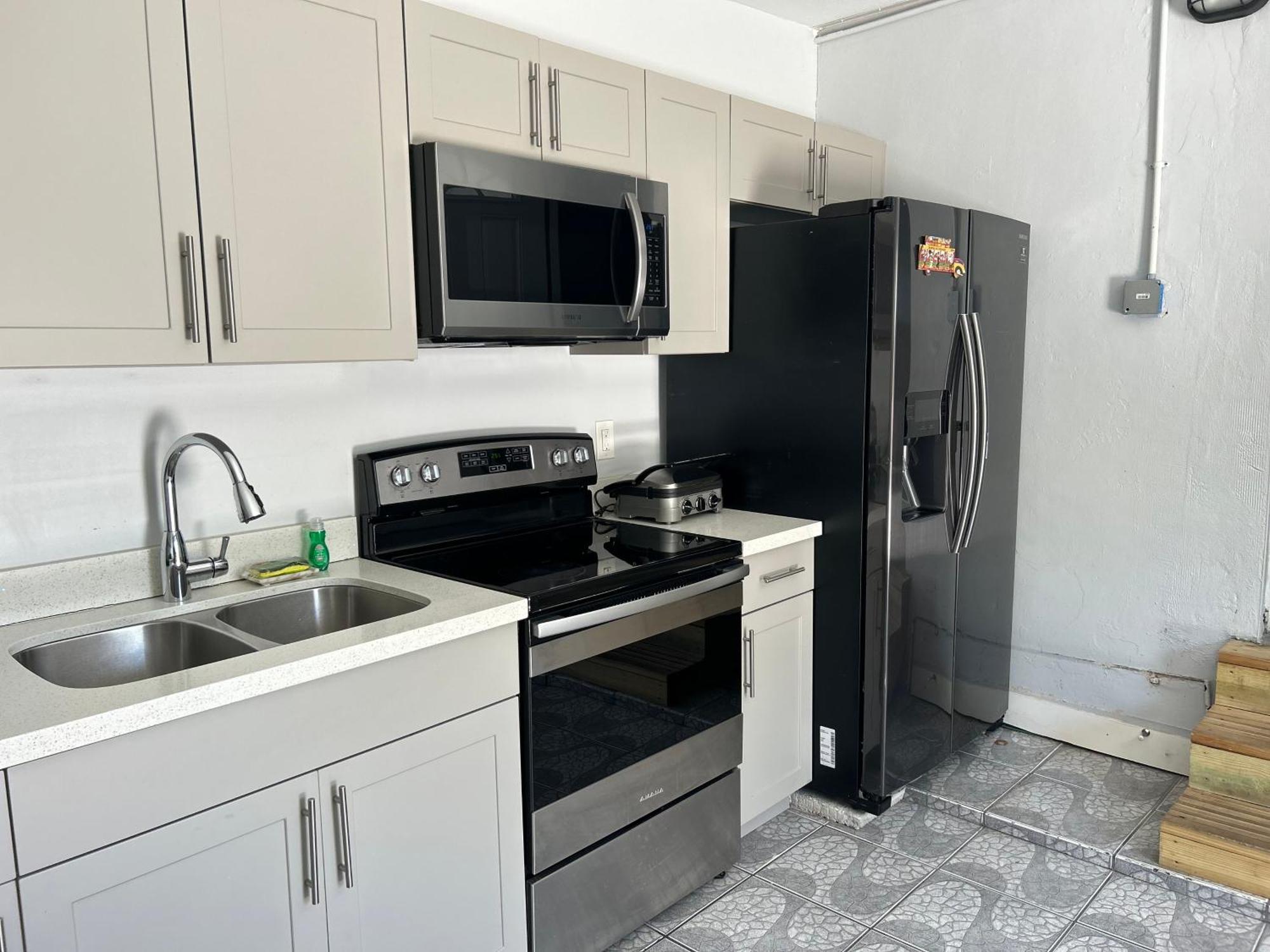 Main House 3 Bed 2 Bath & Guest House 1 Bed 1 Bath Μαϊάμι Εξωτερικό φωτογραφία